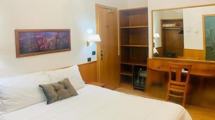 Hotel Cassia Room