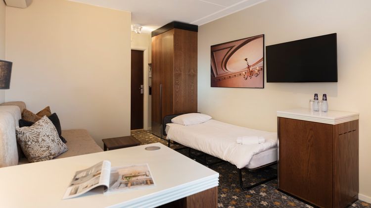 Hotel Opera Room