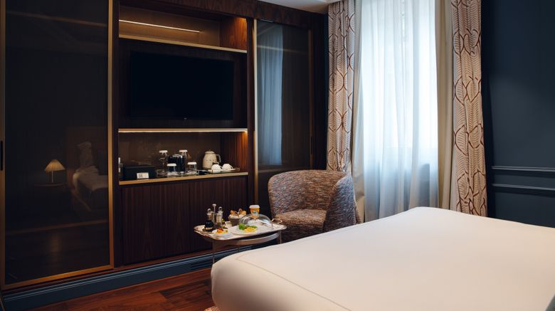 <b>Eight Hotel Portofino Room</b>. Images powered by <a href="https://www.leonardoworldwide.com/" title="Leonardo Worldwide" target="_blank">Leonardo</a>.
