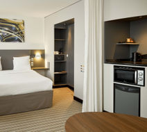 B&B Hotel Rueil-Malmaison Gare Exterior