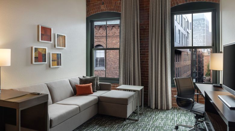 <b>Residence Inn Boston/Downtown/Seaport Room</b>. Images powered by <a href="https://www.leonardoworldwide.com/" title="Leonardo Worldwide" target="_blank">Leonardo</a>.