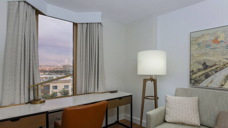 Sheraton Suites Market Center Dallas Room