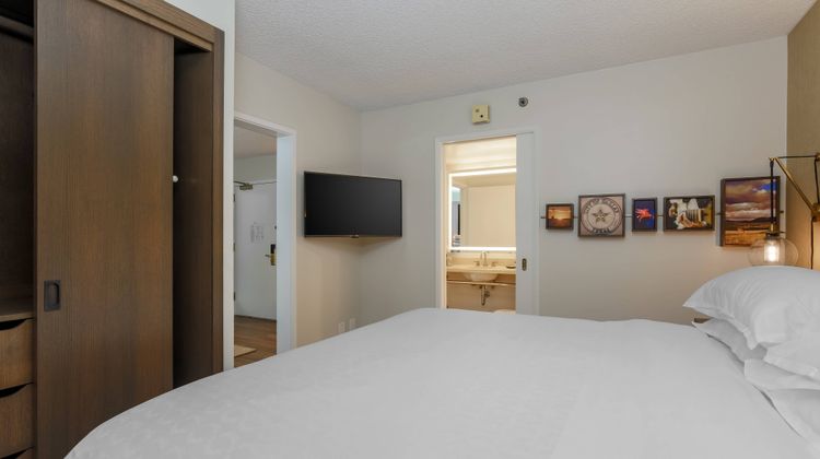 Sheraton Suites Market Center Dallas Room