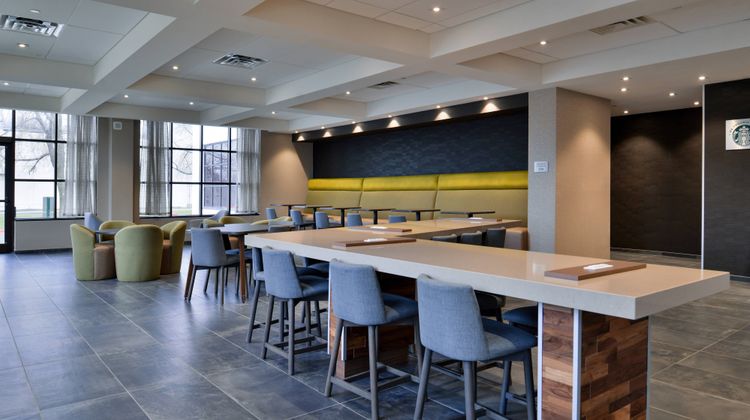 Courtyard by Marriott Lobby