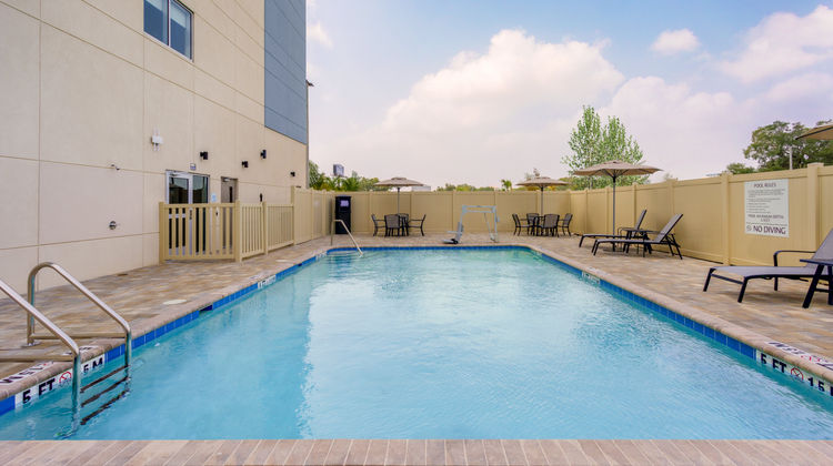 Holiday Inn Express & Suites Tampa Pool