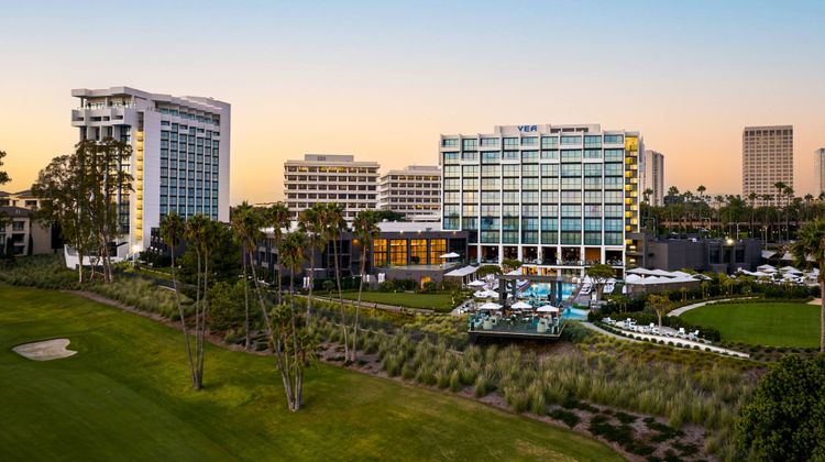 VEA Newport Beach, a Marriott Resort Beach