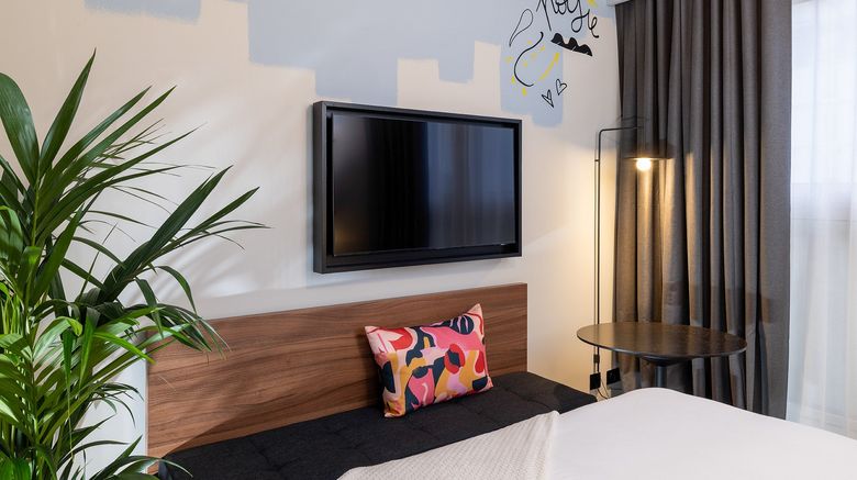 <b>Les Artistes Hotel Room</b>. Images powered by <a href="https://www.leonardoworldwide.com/" title="Leonardo Worldwide" target="_blank">Leonardo</a>.