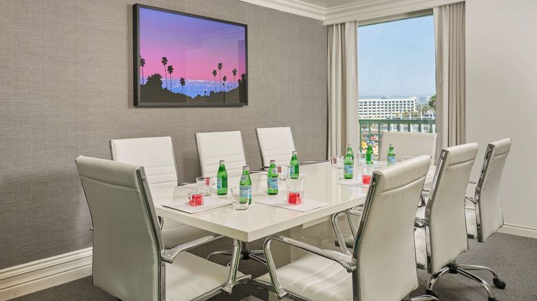 <b>Viceroy Santa Monica Room</b>. Images powered by <a href="https://www.leonardoworldwide.com/" title="Leonardo Worldwide" target="_blank">Leonardo</a>.