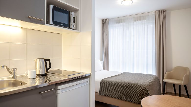 <b>Sejours and Affaires Aparthotel Paris Room</b>. Images powered by <a href="https://www.leonardoworldwide.com/" title="Leonardo Worldwide" target="_blank">Leonardo</a>.