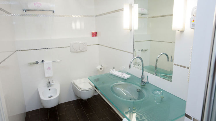 Ariha Hotel Room