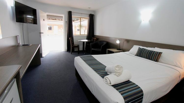 Sugar Country Motor Inn Room