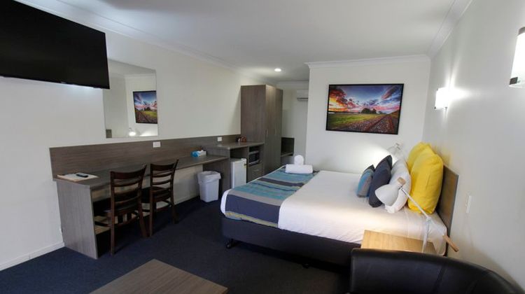 Sugar Country Motor Inn Room