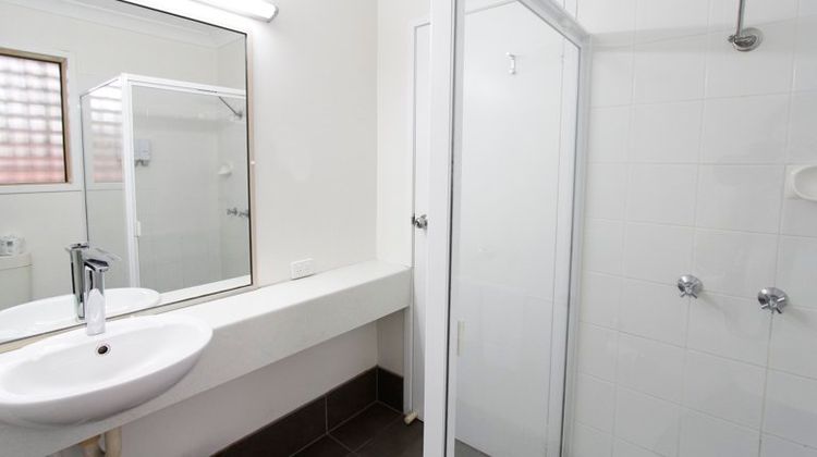 Sugar Country Motor Inn Room