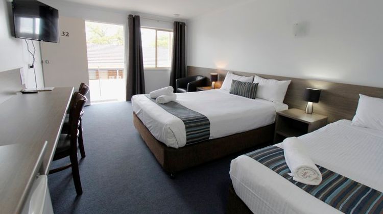 Sugar Country Motor Inn Room