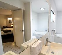 Chinchilla Downtown Motor Inn Room