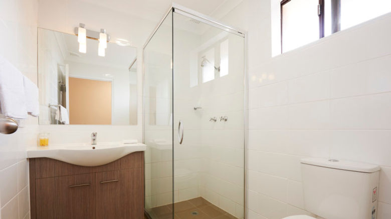 <b>Adelong Motel Room</b>. Images powered by <a href="https://www.leonardoworldwide.com/" title="Leonardo Worldwide" target="_blank">Leonardo</a>.
