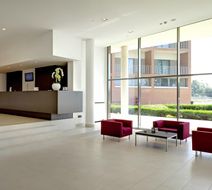 Inn Naples Airport Exterior