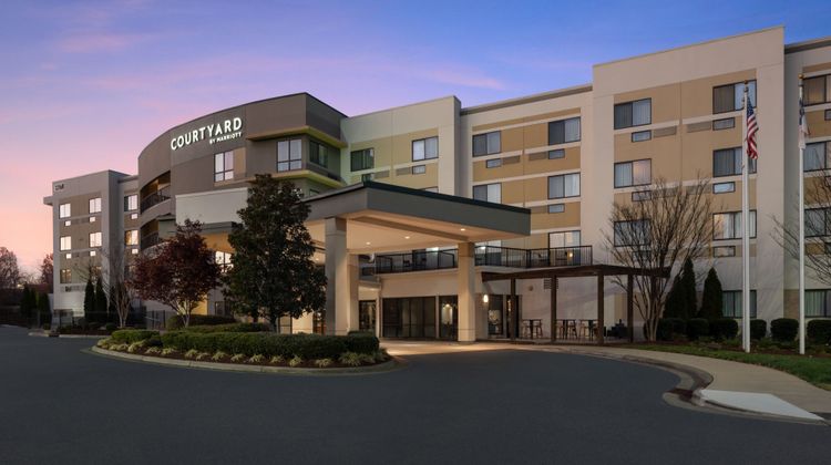 Courtyard Raleigh Triangle Town Center Exterior