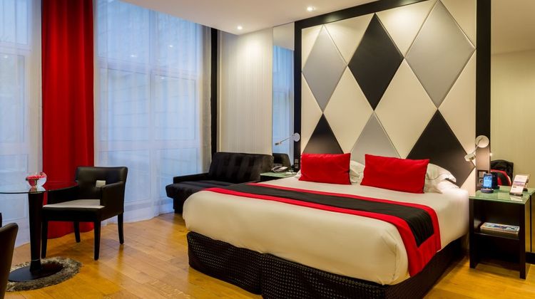 L'Empire Paris Hotel Room