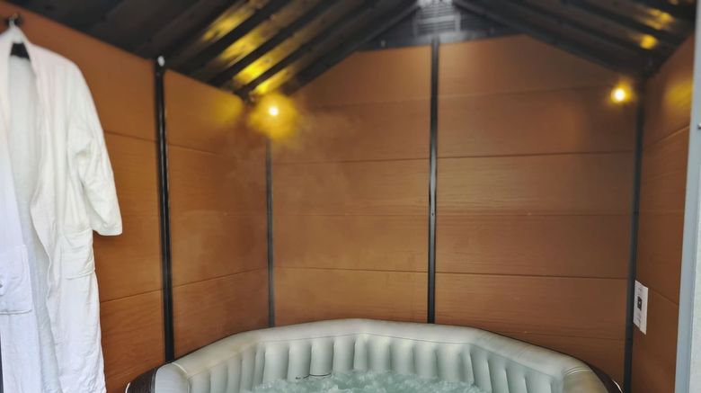 <b>L'Empire Paris Hotel Room</b>. Images powered by <a href="https://www.leonardoworldwide.com/" title="Leonardo Worldwide" target="_blank">Leonardo</a>.
