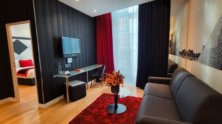 <b>L'Empire Paris Hotel Suite</b>. Images powered by <a href="https://www.leonardoworldwide.com/" title="Leonardo Worldwide" target="_blank">Leonardo</a>.