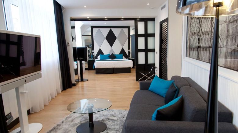 <b>L'Empire Paris Hotel Suite</b>. Images powered by <a href="https://www.leonardoworldwide.com/" title="Leonardo Worldwide" target="_blank">Leonardo</a>.