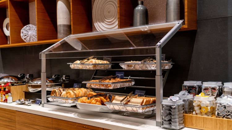 SpringHill Suites Oakland Airport Restaurant