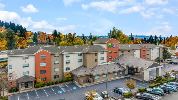 Holiday Inn Express Portland SE Exterior