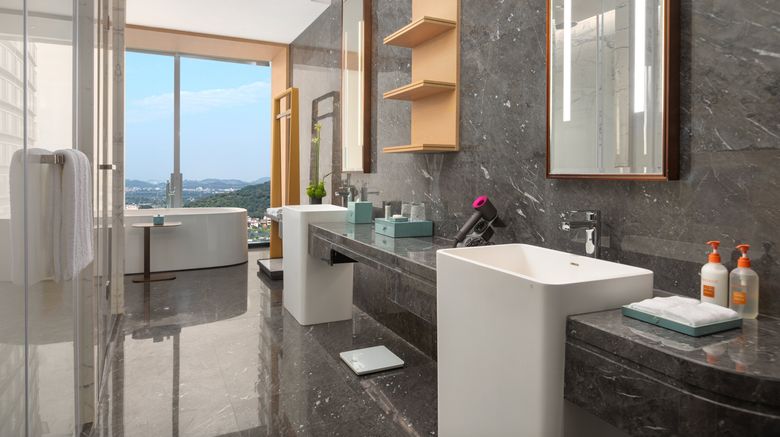 <b>Crowne Plaza Jiangmen Binjiang Suite</b>. Images powered by <a href="https://www.leonardoworldwide.com/" title="Leonardo Worldwide" target="_blank">Leonardo</a>.