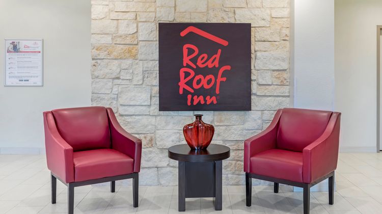 Red Roof Inn Hutchins Lobby