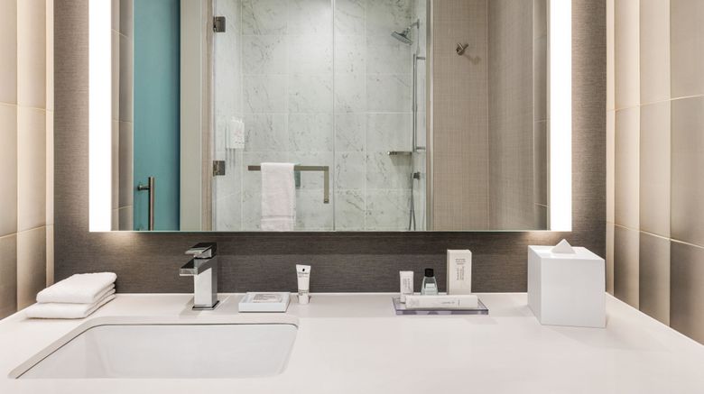 <b>Marriott New York JFK Airport Room</b>. Images powered by <a href="https://www.leonardoworldwide.com/" title="Leonardo Worldwide" target="_blank">Leonardo</a>.