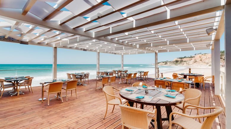 <b>Pine Cliffs Hotel Restaurant</b>. Images powered by <a href="https://www.leonardoworldwide.com/" title="Leonardo Worldwide" target="_blank">Leonardo</a>.