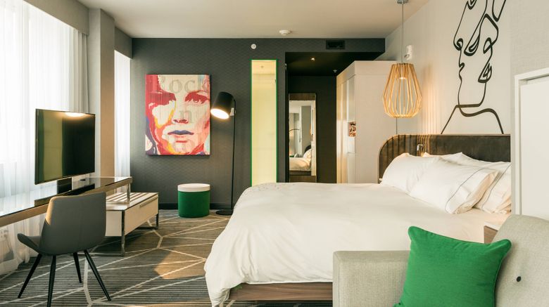 <b>Renaissance Montreal Downtown Hotel Suite</b>. Images powered by <a href="https://www.leonardoworldwide.com/" title="Leonardo Worldwide" target="_blank">Leonardo</a>.