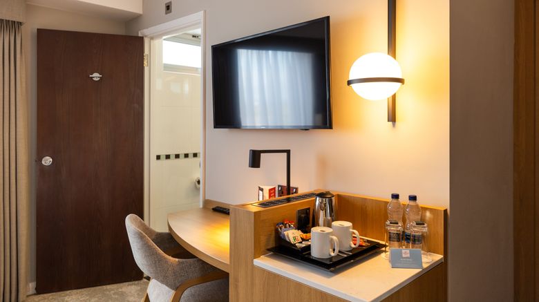 <b>Crowne Plaza London-Gatwick Airport Room</b>. Images powered by <a href="https://www.leonardoworldwide.com/" title="Leonardo Worldwide" target="_blank">Leonardo</a>.