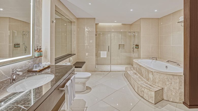 <b>Crowne Plaza Hotel Galleria Manila Room</b>. Images powered by <a href="https://www.leonardoworldwide.com/" title="Leonardo Worldwide" target="_blank">Leonardo</a>.
