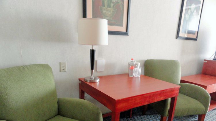 Holiday Inn Express Hotel & Suites Suite