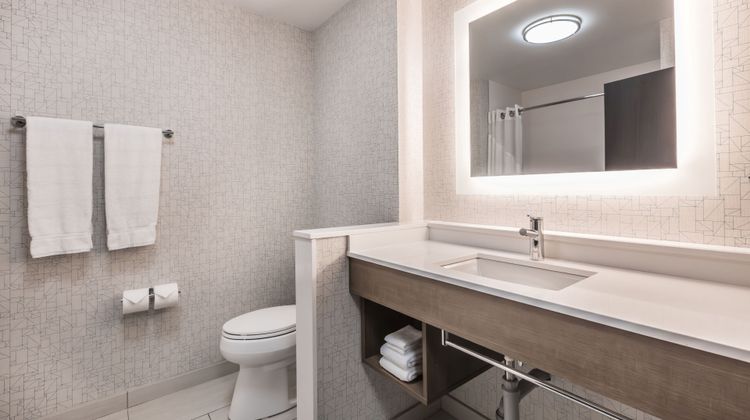 Holiday Inn Express & Suites Welland Room