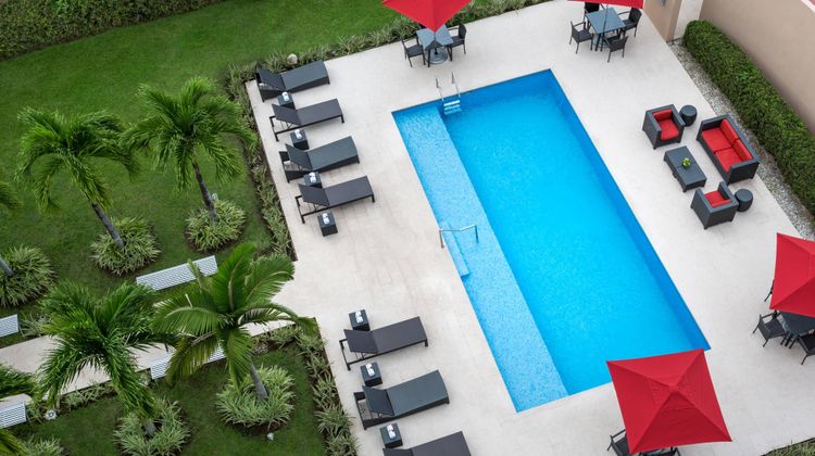 Courtyard Panama MetroMall Pool