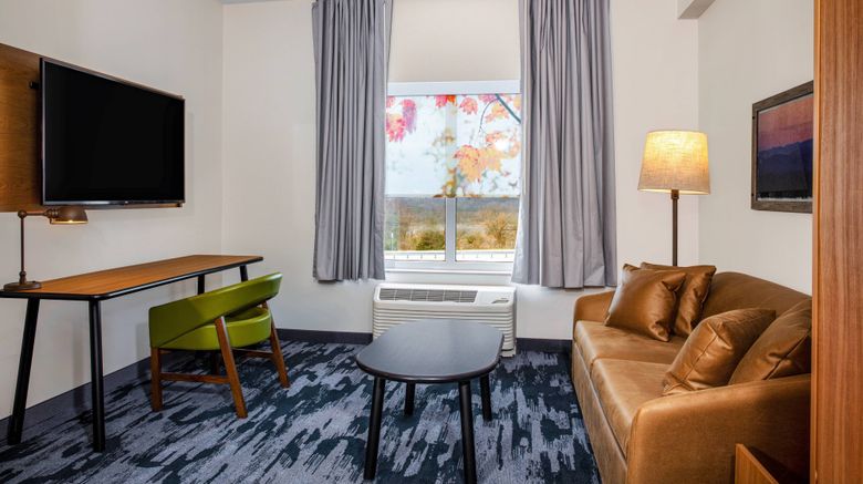 <b>Fairfield Inn & Suites Harrisburg West Room</b>. Images powered by <a href="https://www.leonardoworldwide.com/" title="Leonardo Worldwide" target="_blank">Leonardo</a>.