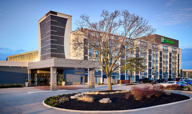 Holiday Inn Burlington Hotel & Conf Ctr Exterior