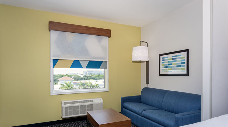 Holiday Inn Express & Suites Miramar Suite
