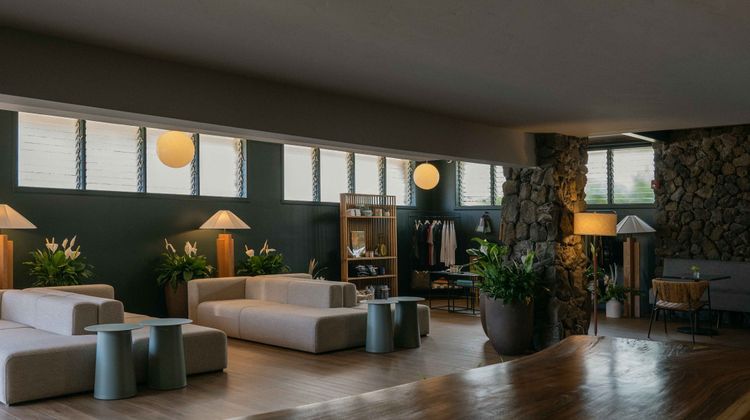 Pacific 19 Kona Lobby