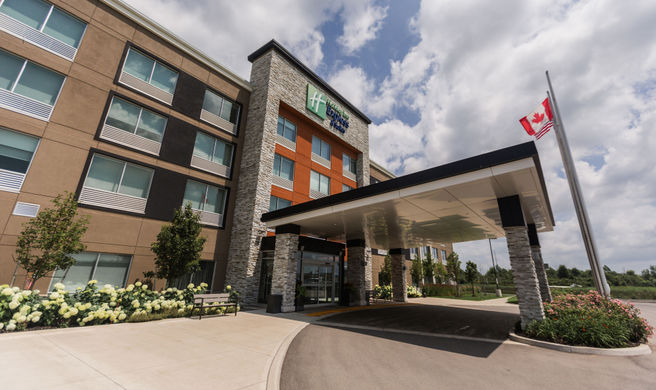 Holiday Inn Express & Suites Welland Exterior