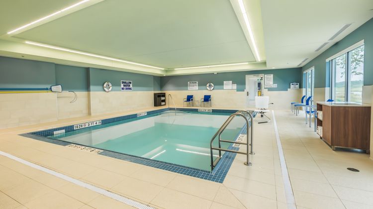 Holiday Inn Express & Suites Welland Pool