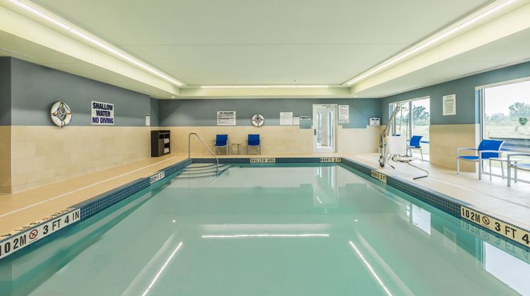 Holiday Inn Express & Suites Welland Pool