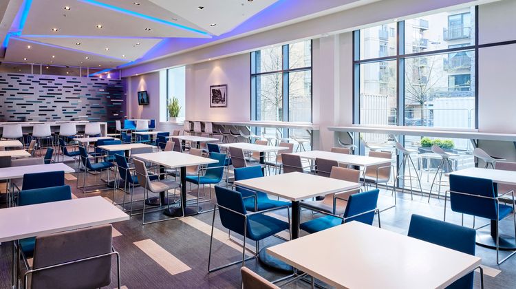 Holiday Inn Express-MEN Arena Restaurant