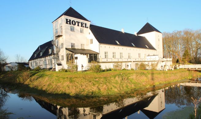 Vraa Slotshotel Exterior