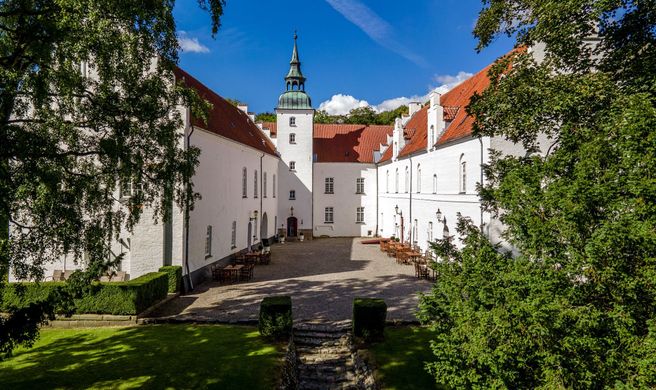 Kokkedal Slot Exterior