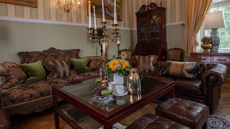 <b>Hvedholm Slotshotel Lobby</b>. Images powered by <a href="https://www.leonardoworldwide.com/" title="Leonardo Worldwide" target="_blank">Leonardo</a>.