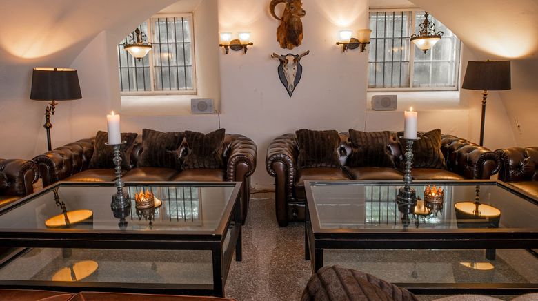 <b>Hvedholm Slotshotel Lobby</b>. Images powered by <a href="https://www.leonardoworldwide.com/" title="Leonardo Worldwide" target="_blank">Leonardo</a>.
